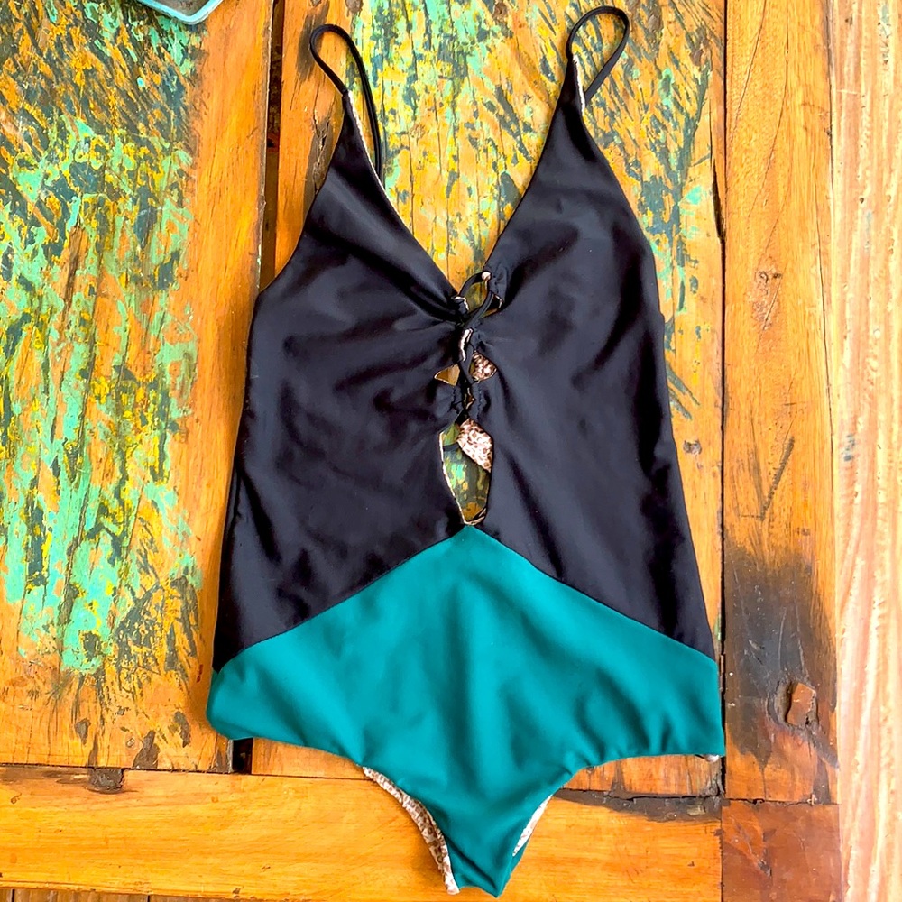 Acacia Kokomo seaweed and black